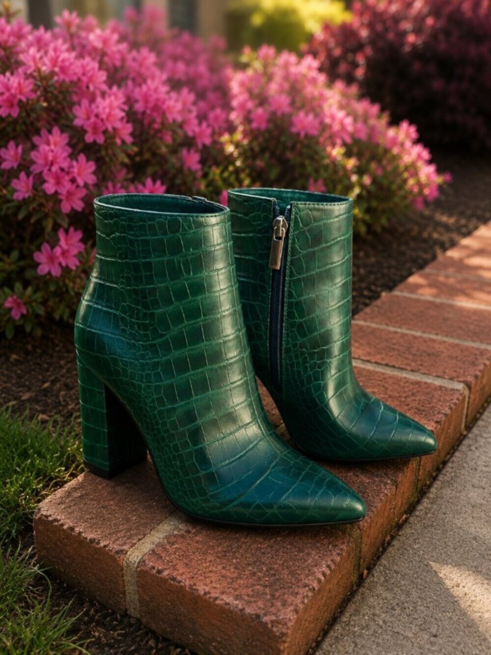 JustFab Rosamund Green Crocodile Embossed Ankle Boots Block Heel Booties Sz 7